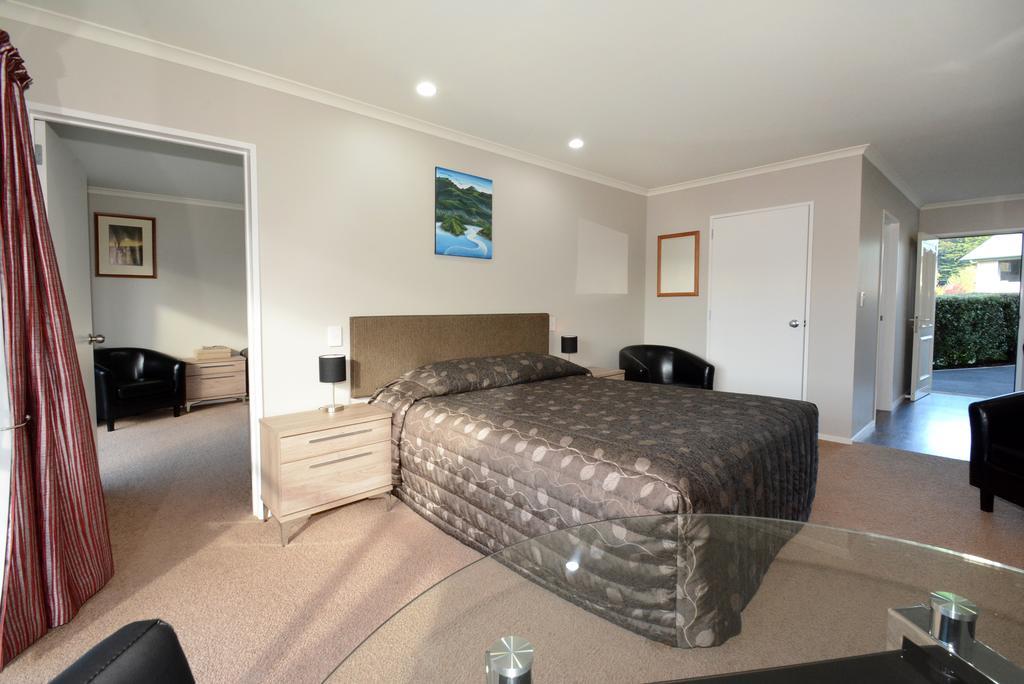 Otago Peninsula Motel Портобелло Экстерьер фото